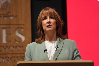 Rachel Reeves sets out plan for UK to align with more rules set in Brussels