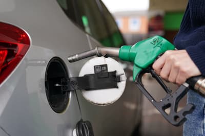 Stop ‘non-essential’ car journeys to save fuel, drivers told