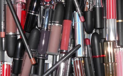 You need to know these makeup artists’ recommend party products