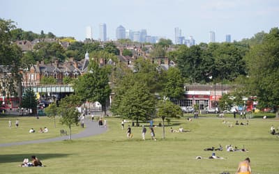 London to be warmer than Barcelona as capital basks in spring sunshine