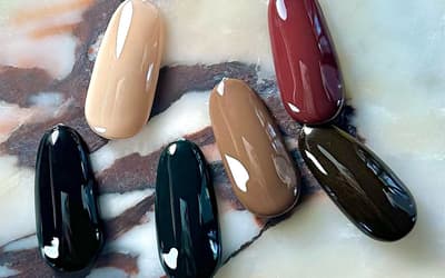 Five festive manicures to add to your December moodboard 