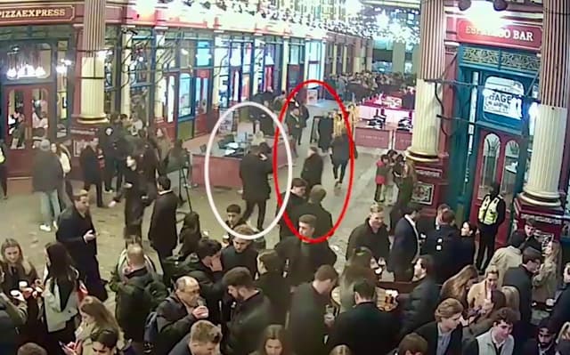 Moment undercover police swoop on bag thieves preying on City drinkers