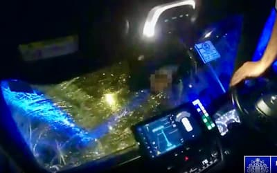 Moment two-tonne Land Rover reverses onto Met police car